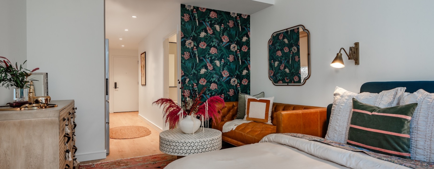 Studio apartment with bedroom and living space 