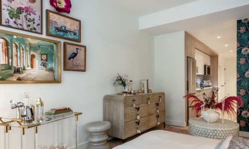 Decorative art and living room accessories facing the kitchen 